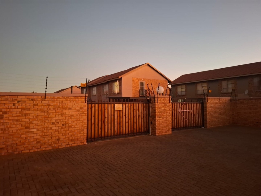 2 Bedroom Property for Sale in Pellissier Free State